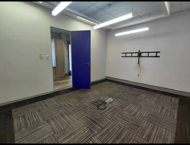134M² OFFICE TO LET IN MAGALIESSIG
